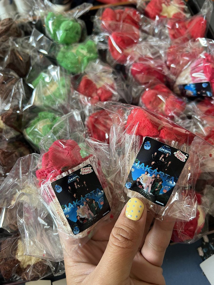 inttannaa's tweet photo. freebies besok homemade bolu kukus🫶🏻

#LYKNDuskAndDawnxJakarta https://t.co/r0K1CFYUkE