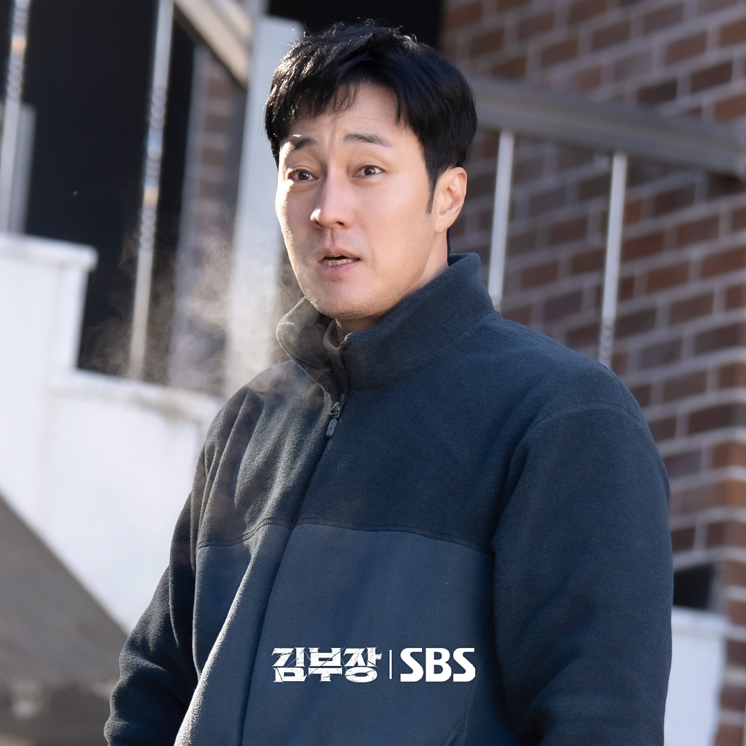 SBSNOW's tweet photo. 과거에도 함께였던 아빠 3인방😎🥋🤘
과연 김부장네 이삿날엔 무슨 일이?!

SBS 금토드라마 <김부장>
☞ [금,토] 밤 9시 50분

#SBS금토드라마 #김부장
#AgentKimReactivated
#소지섭 #최대훈 #윤경호 https://t.co/P1QNyVhHZW