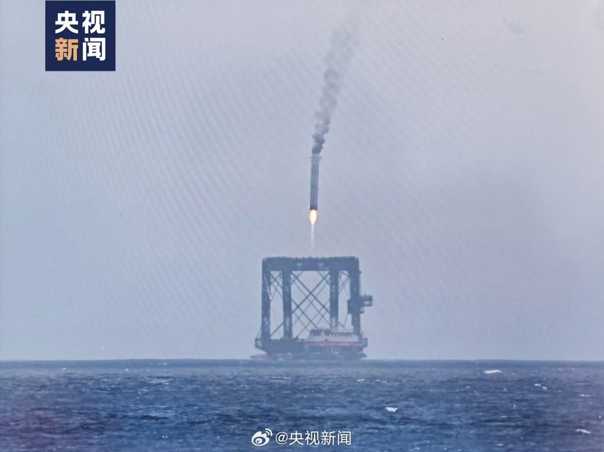 CNSpaceflight's tweet photo. 🎉 Long March 10 first stage recovery https://t.co/CfdmsWbQ1Z