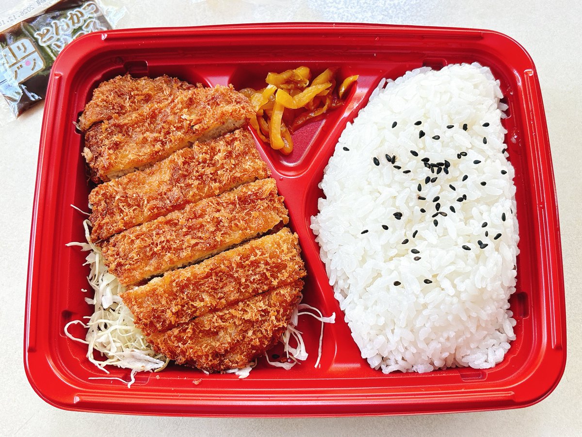 5contacts_LASIK's tweet photo. ローストンカツ弁当　529円！
今ならライス大盛りでもお値段そのまま！！
美味しいのに、安くて、お腹いっぱい〜嬉しいぜ〜🍚

#オリジン弁当
#キッチンオリジン https://t.co/sI4V7riCOV