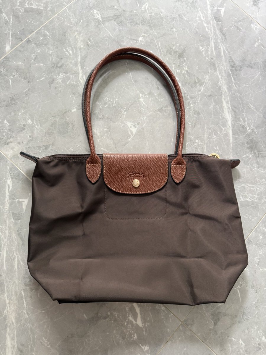MYHOBI_J's tweet photo. ส่งต่อ longchamp M long สีน้ำตาล 650รส. งานเทียบนะคะ สนใจทักมาดูเพิ่มเติมได้ค่ะ
#ส่งต่อlongchamp #ส่งต่อกระเป๋า #ส่งต่อกระเป๋าlongchamp #longchamp #ส่งต่อกระเป๋ามือสอง https://t.co/UGNgMeyDMU