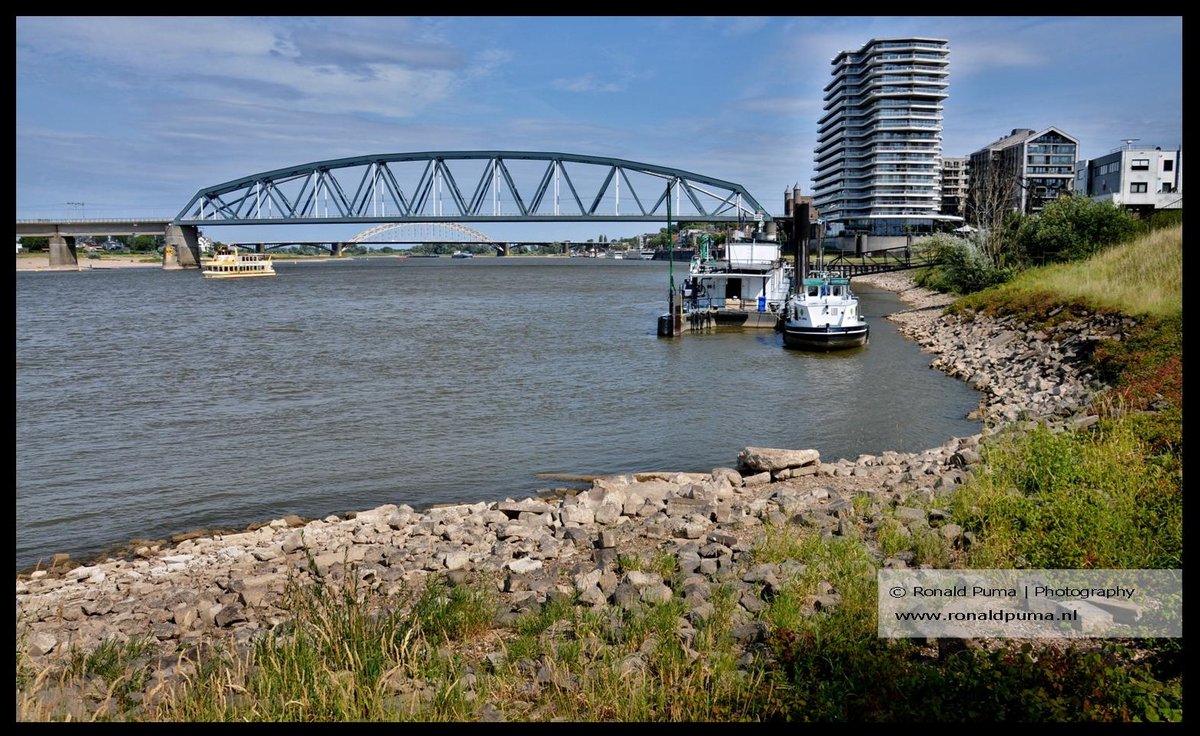RonaldPumaPhoto's tweet photo. Juli 2026 #Nijmegen #Netherlands. De #waterstand van de #rivieren daalt door weinig regenval en smeltwater uit #Zwitserland. Schepen kunnen minder vervoeren. #Waal #Rijn #Arnhem #Lobith.  (Fotoreportage: https://t.co/Ha9YBeByfu). https://t.co/GpJsReYkit