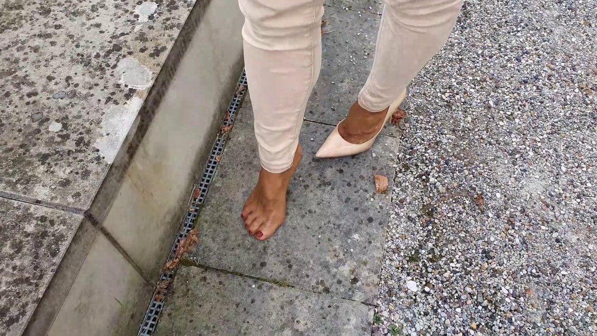 HelenaAbramov's tweet photo. A new "dirty nylons" video in my video store today
https://t.co/Z0faI2PXdd
πππ
#footsniffing #footsmelling #sniffing #tickling #pantyhoseunderjeans #Strumpfhose #stuckshoe #shoeoff #lostshoe #stolenshoe #oneshoe #helena #suntanpantyhose #Louboutins #stuckshoe #dirtytights https://t.co/Xa3E4mO2Xc