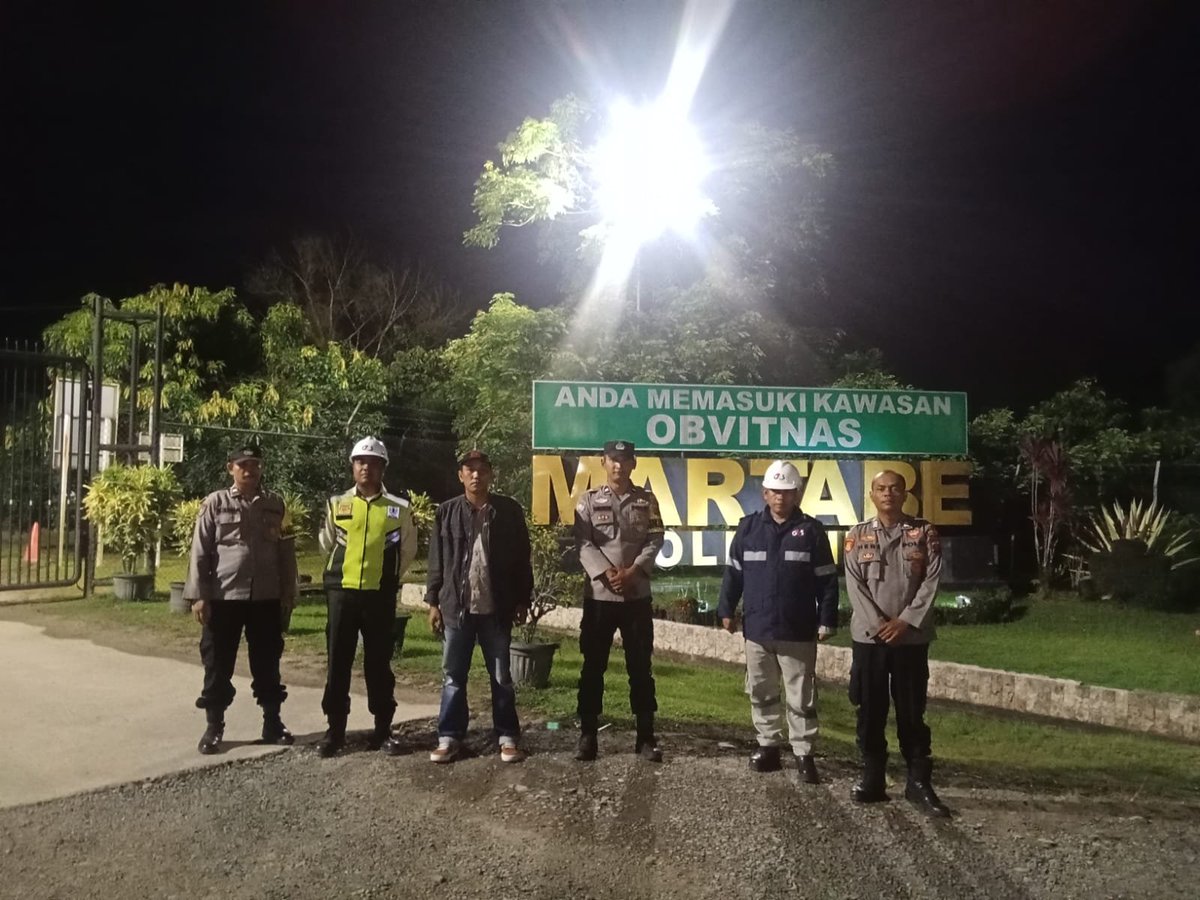 bagops_tapsel's tweet photo. Personel Polsek Batangtoru Polres Tapanuli Selatan melaksanakan patroli antisipasi gangguan kamtibmas dan kerawanan 3C di sejumlah objek vital wilayah hukum Polsek Batangtoru. Kegiatan ini bertujuan menciptakan situasi aman kondusif serta memberikan rasa nyaman kepada masyarakat. https://t.co/HXV0QiSXtg