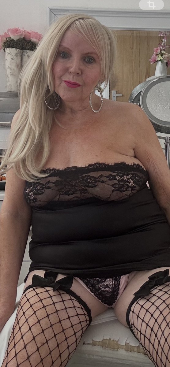 danger2507's tweet photo. Good morning everyone fishnet Friday have a great day ❤️❤️ https://t.co/azDHvL2ldk