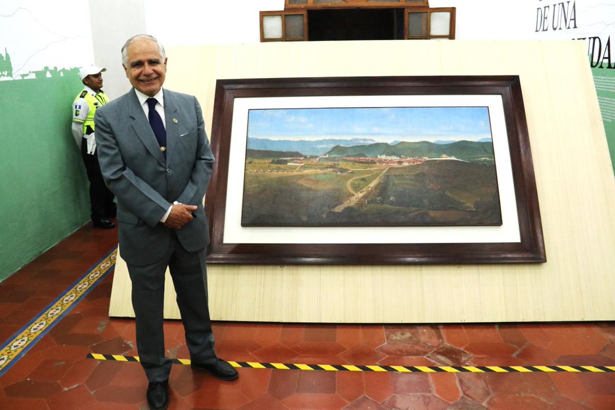 OJGuatemala's tweet photo. Magistrado René Guillermo Girón Palacios, Vocal III de la Corte Suprema de Justicia, participó como invitado especial en la inauguración de la exposición “Trazos de una Ciudad, 250 años habitando el valle”
 
Durante el recorrido por las galerías, fue acompañado por Ricardo Quiñónez, Alcalde de la Ciudad de Guatemala, quien compartió una reseña sobre las obras que integran la muestra artística exhibida en las Galerías Municipales de Arte del Centro Cultural Municipal.
 
La exposición destaca las pinturas del artista Baron Augusto de Succa, reconocido paisajista que plasmó dos vistas complementarias del Valle de la Ermita, obras que constituyen un valioso testimonio histórico y artístico del desarrollo de la capital.
 
Con su participación, 
reafirma el compromiso del Organismo Judicial de fortalecer los vínculos de cooperación, promoviendo iniciativas que fomentan el arte, la cultura y la preservación del patrimonio histórico como elementos que contribuyen al desarrollo y fortalecimiento de la identidad nacional.

#OJ #CSJ