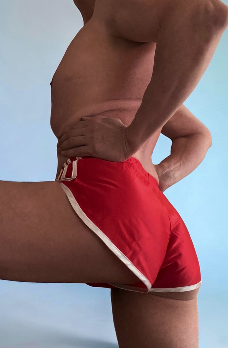 Vintage_Shorts's tweet photo. Do you like exposing your booty by pulling your shorts up?

#shinyshorts #nylonshorts #sportsshorts #meninshorts #nylonfetısh https://t.co/IuTwomkf20