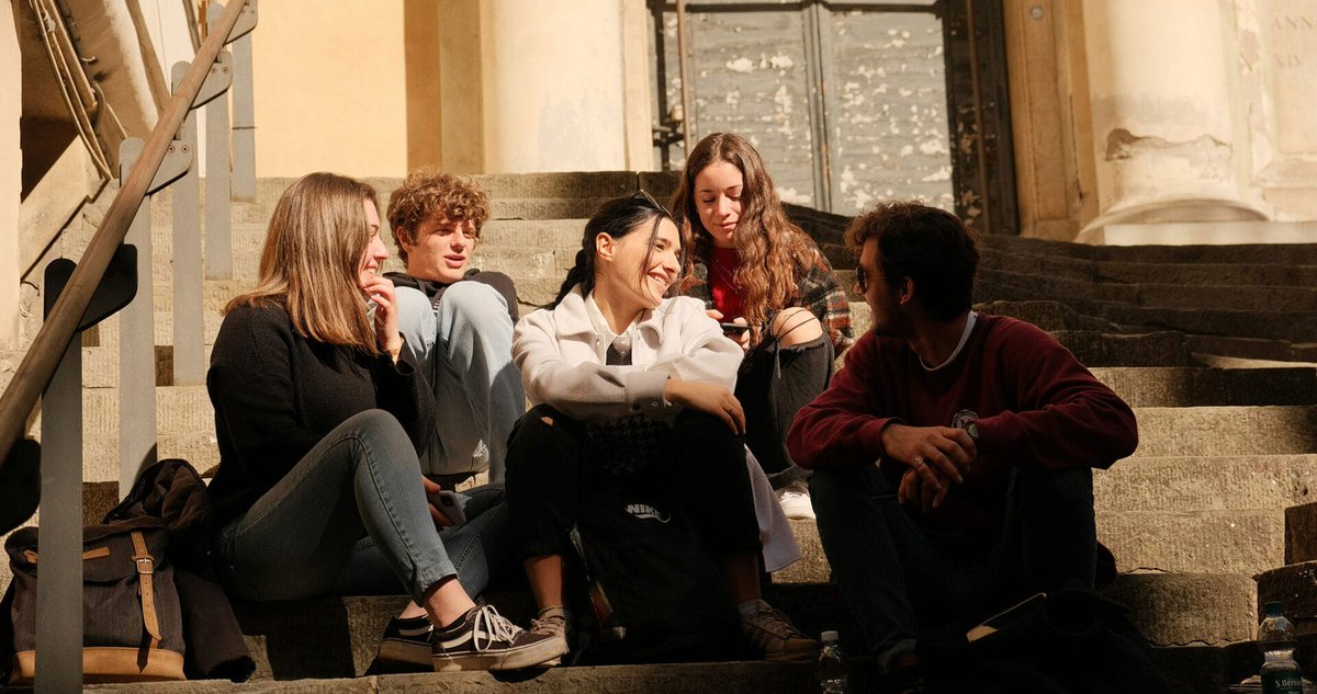 dievve's tweet photo. Chi sono davvero i Neet?: Per definizione, i Neet sono quei giovani che non studiano, non lavorano e non sono inseriti in alcun percorso di formazione. L’acronimo deriva dall’inglese Not in Education, Employment or Training ed è diventato negli ultimi… https://t.co/YIQNlwqkoG https://t.co/aVYipBIdhw