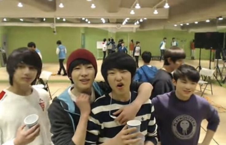 dinoqtbabie's tweet photo. HAPPY KITTEN DAYS, 96z!!!!! https://t.co/nwaWReaPlo