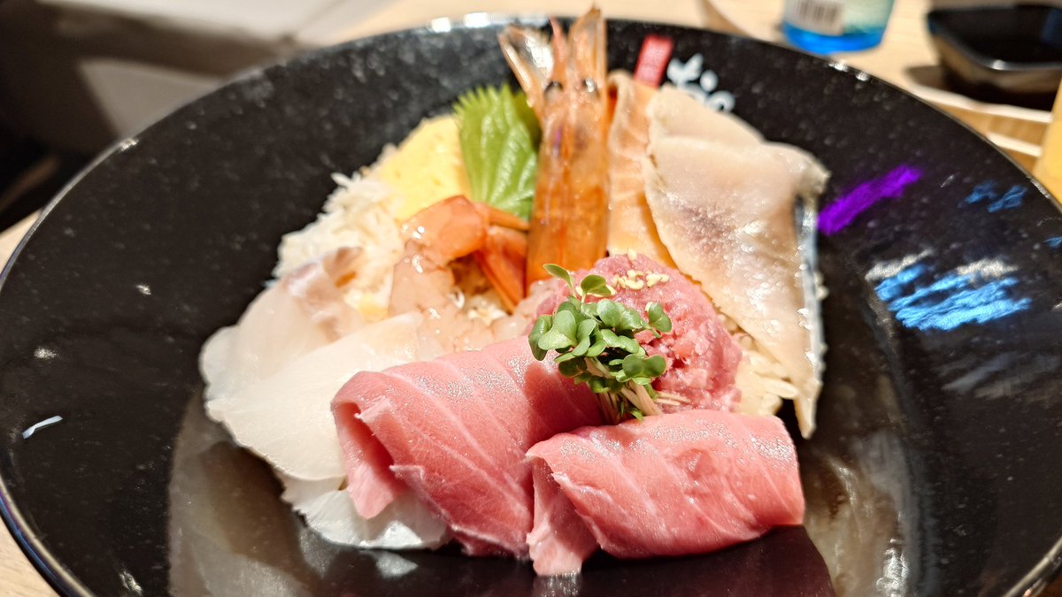 Roc_key_O_SWDC's tweet photo. 海の幸をいただきます😋
#丼屋しょーてる https://t.co/TgRi3MlSUH