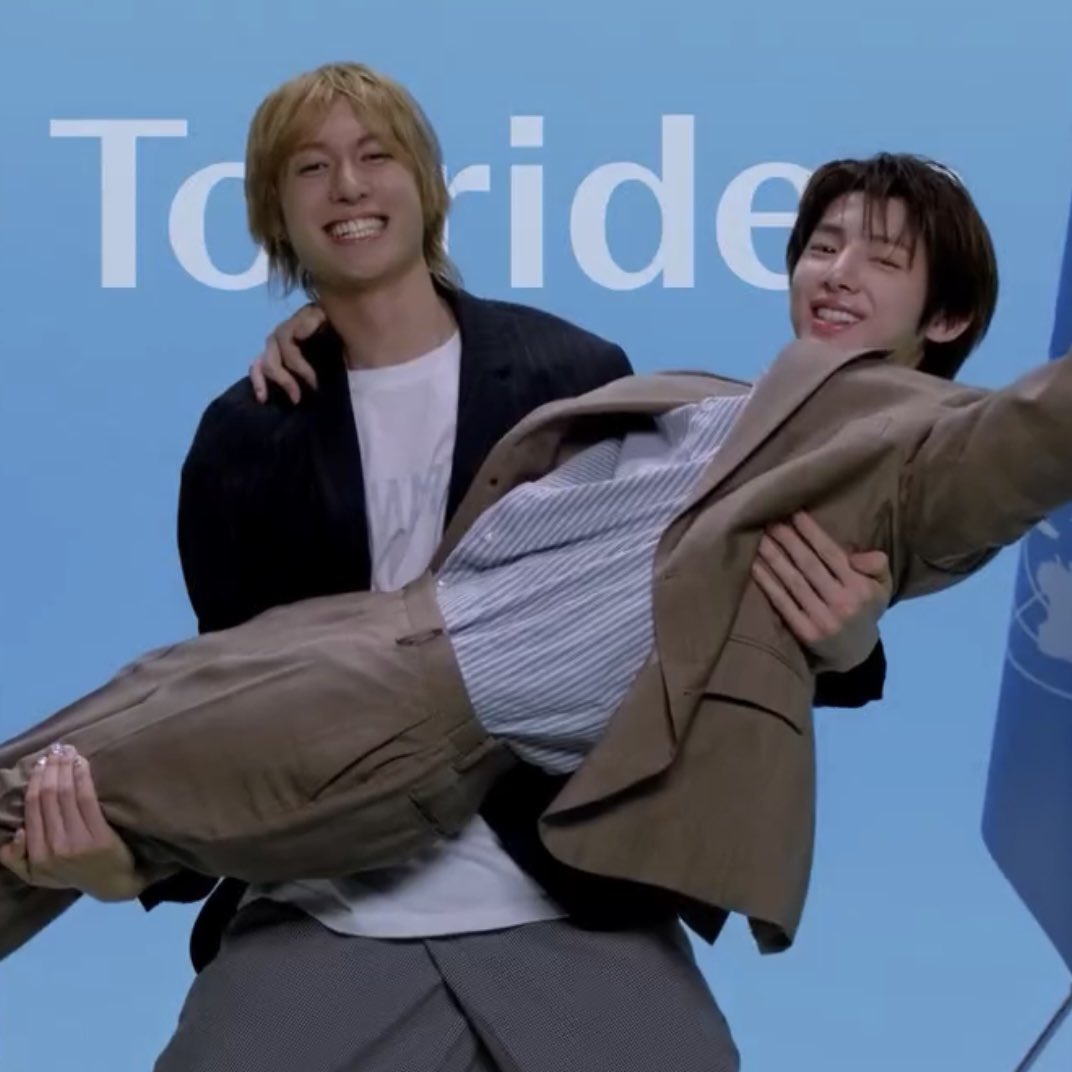 juhoontwt's tweet photo. not even an ad shoot could stop martin from picking juhoon up https://t.co/8p9VVwpnST