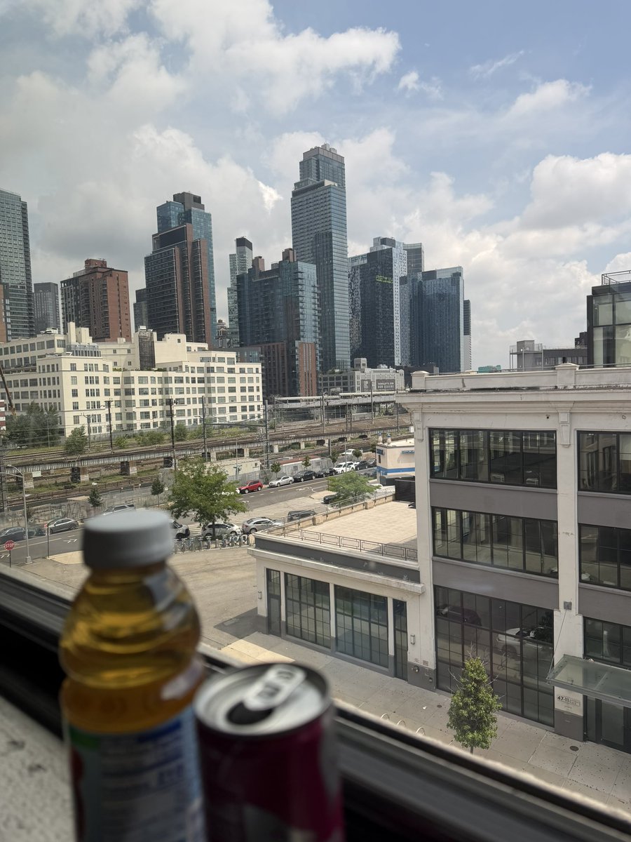 mcflurryXIV's tweet photo. as cool as this vacation has been (visited so many friends in nyc, trained broadway performance, played h*ntai aim trainer in public) im glad im going home soon gehhehehehe https://t.co/wJYa2hhBpS