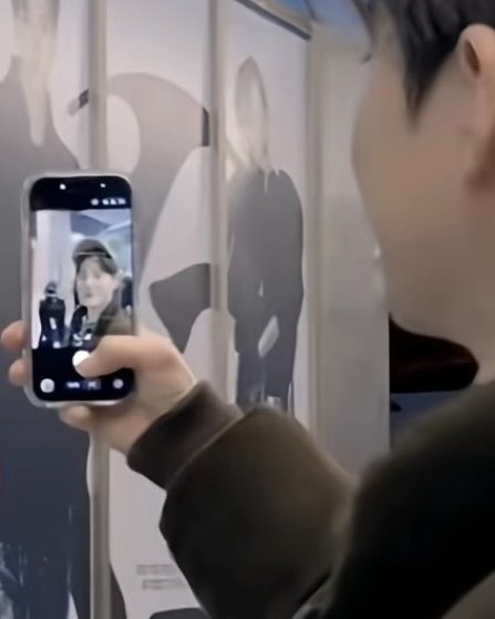lforxoexo_'s tweet photo. makannya apa2 itu butuh komunikasi kalau ga bisa kaya gini jadinya 😭😭chanyeol dah gaya serius ternyata suho lagi selfie😭😭 https://t.co/ciPJghcfck