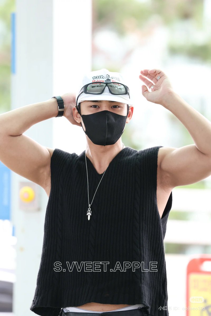 gyumin997's tweet photo. Mingyu airport look so…🥵🥵🥵🥵 https://t.co/Dv3CgC8jjn