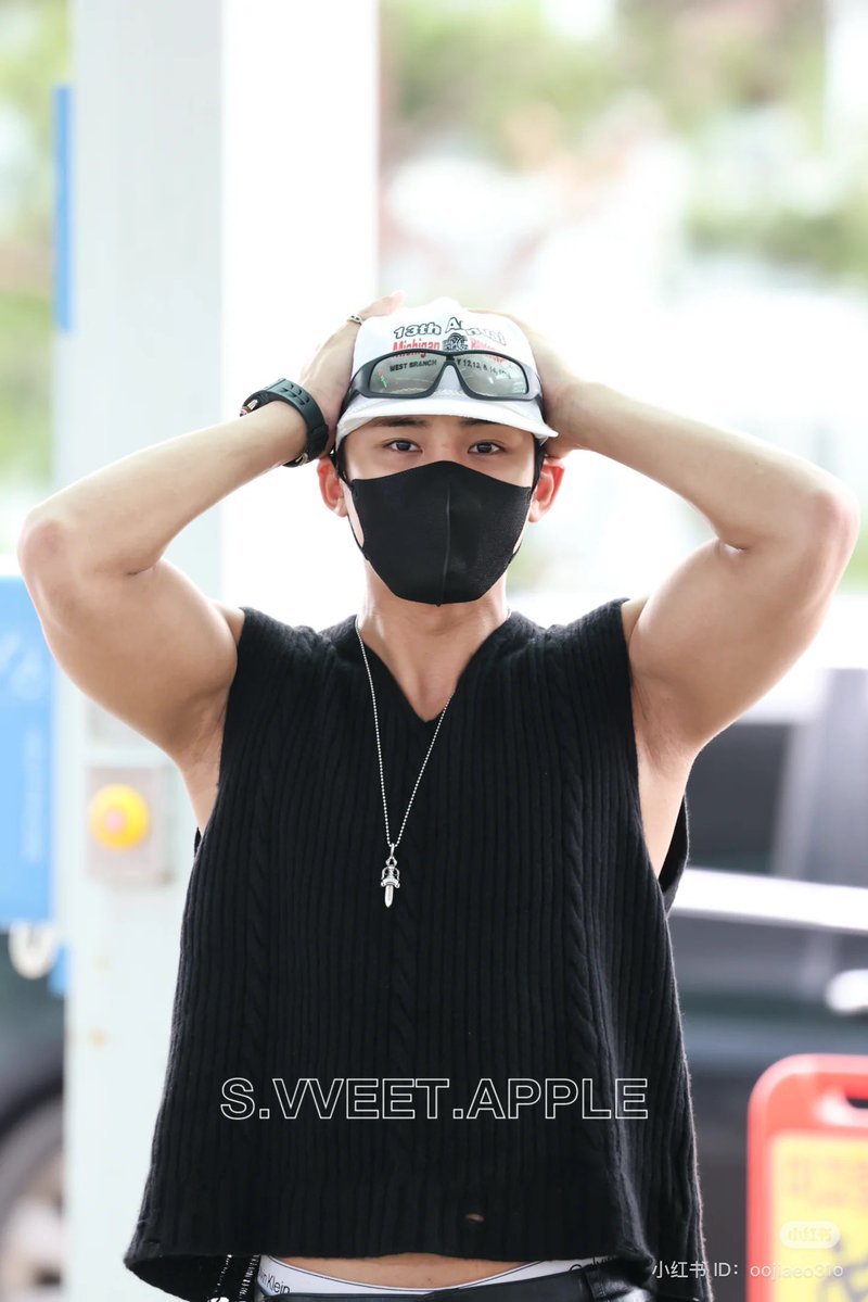 gyumin997's tweet photo. Mingyu airport look so…🥵🥵🥵🥵 https://t.co/Dv3CgC8jjn
