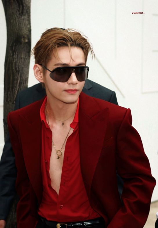 AboutMusicYT's tweet photo. Taehyung has generated $1.3M in MIV based on a single IG post during the recent Paris Fashion Week, placing him as the fourth biggest celebrity of the Celine event.

Overall, with additional coverage and third-party mentions, he generated $18.7 million in MIV. https://t.co/Ws8JkcqMcO