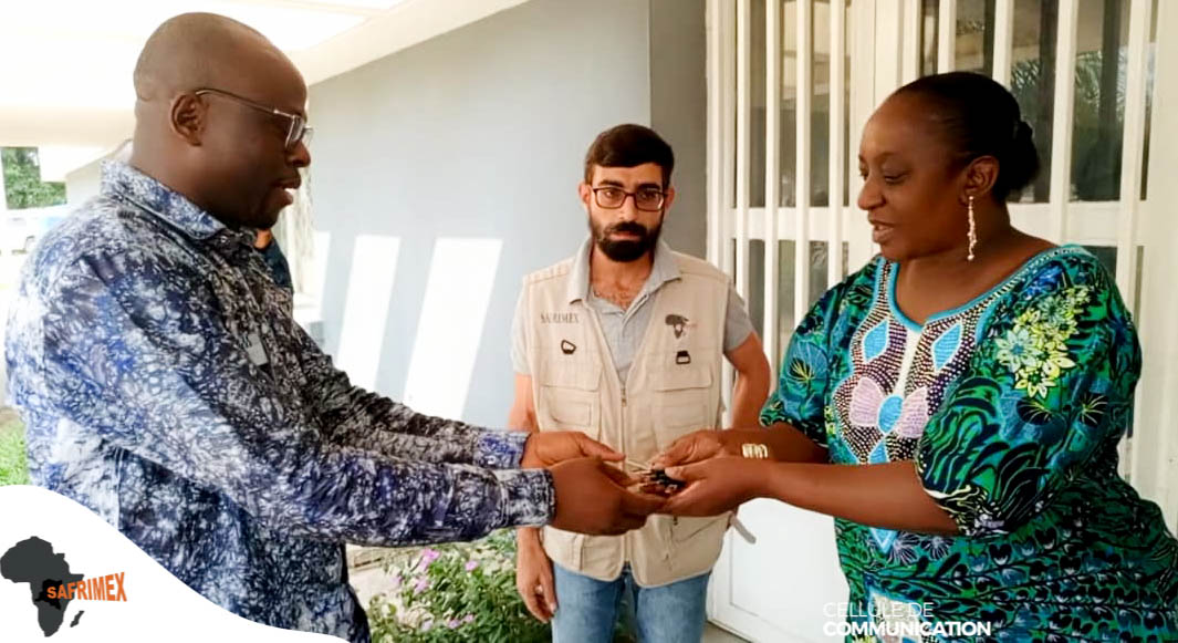 safrimex_sarl's tweet photo. KANANGA : RECEPTION OFFICIELLE DU BATIMENT DE L’HOTEL DE VILLE REHABILITE PAR SAFRIMEX
La cérémonie a été présidée par le ministre provincial des ITPR, Jacques SHIKAYI le 08.07.2026. La maire Rose MUADI MUSUBE a exprimé sa gratitude pour ce bijou au confort impeccable. https://t.co/zHYlg6HpWe