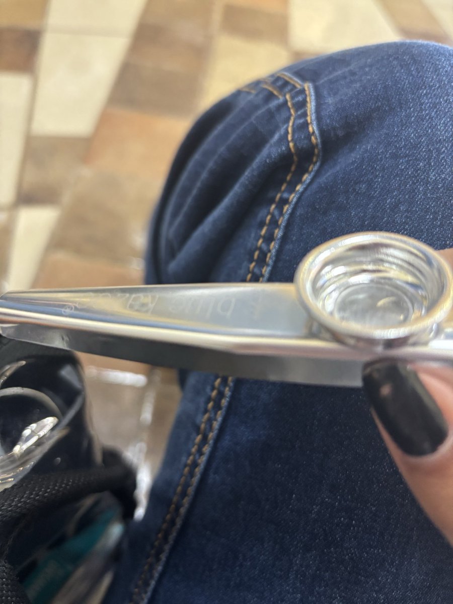 secretsovl's tweet photo. I love singing but my goodness I sound horrible so I got a kazoo that unfortunately broke. I hope I get a new one https://t.co/xr6r7v8MER