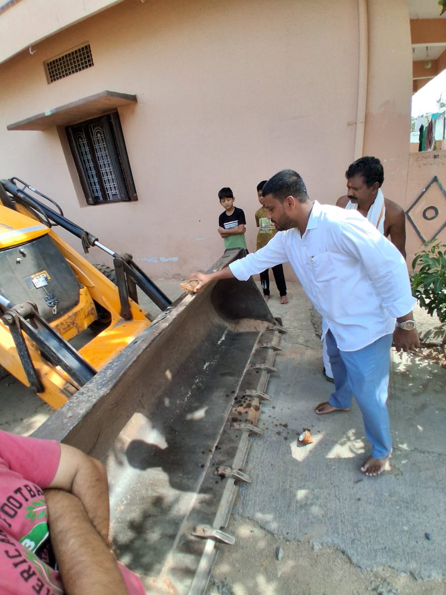 arshadboom4664's tweet photo. Today 
10-07-2026,
29th Ward Ex Councillor 
MA Naseer Arshad
Inaugurated 
New CC roads works 
Near Prabhakar Clinic line.
I wholeheartedly Thanks Janab T.Harish rao Sahab ,
Ex Municipal Chairman K.Rajanarsu sahab  and Special mention to
municipal commissioner sir,
DE and AE sir. https://t.co/ZKOGFbabbh