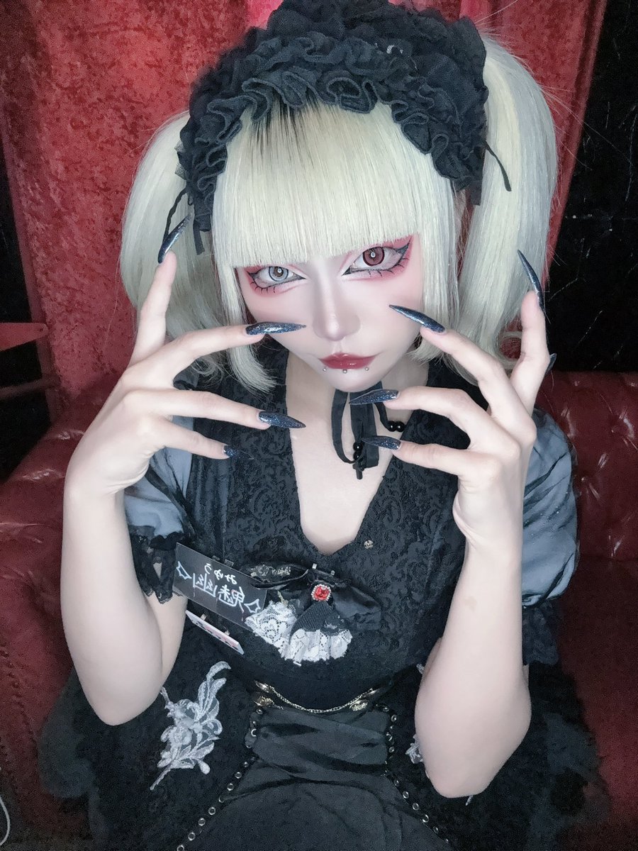 Empire_kobecafe's tweet photo. ꒦꒷ 本日の吸血鬼 ꒷꒦

夏のデート服イベント1日目🌻💕

17-23時
@blily02_empire 
@_Koko_empire 
@777c_empire 

営業時間 17時~23時

#コンカフェ #シーシャカフェ  
#神戸  #三宮

遠隔はこちら⬇️
https://t.co/IvxGHcMYUU https://t.co/ce6vdmITAm