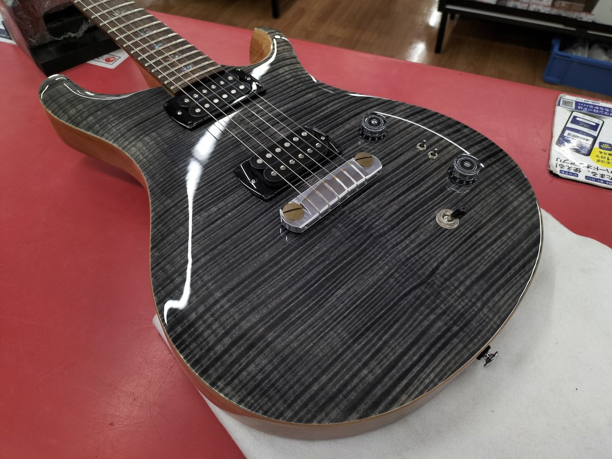 hardushiku's tweet photo. 新着のギター2点品出し行いました！！
この後、オフモールにも掲載行いますので、是非ご覧ください！！
当店では、楽器の取り扱いを強化しております！
ご来店お待ちしております！！

#ハードオフ #PRS #FUTRA #エレキギター #楽器 #ギター https://t.co/eDY003aXdb