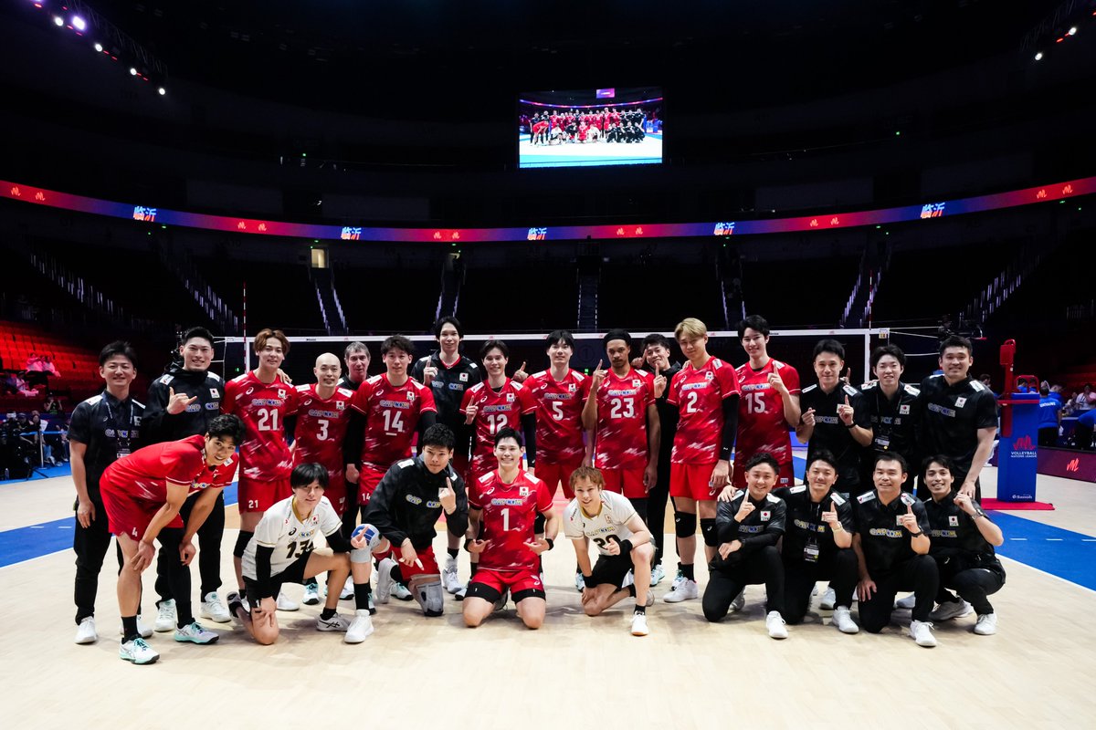 TVGweb's tweet photo. 7/12放送
「情熱大陸」
バレーボール男子日本代表に密着🏐

髙橋藍
「（石川）祐希さんだけに任せるのはダメ」
エースが語った強い責任感

ポーランド、フランスを撃破🔥
快進撃を続ける強さの裏にある秘密

西田有志、山本智大らが語る決意も💭

https://t.co/l4Fg9welsY

#バレーボール男子日本代表 https://t.co/hc2fqMAWkQ