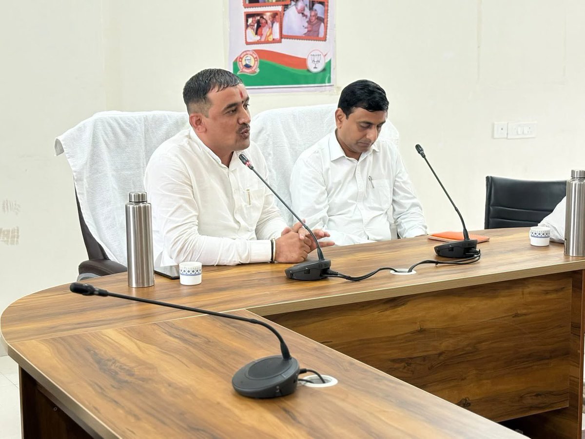 PatilBjp1's tweet photo. जनपद पंचायत बुरहानपुर के सभा कक्ष में वृक्षारोपण के विषय पर अपर कलेक्टर राजेश_पाटीदार जी द्वारा आयोजित कार्यशाला में सम्मिलित होकर अपने विचार व्यक्त किए।

कार्यशाला में पर्यावरण संरक्षण, हरित विकास एवं जनभागीदारी के माध्यम से अधिक से अधिक वृक्षारोपण के महत्व पर सार्थक चर्चा हुई https://t.co/xCDROJ7bVw