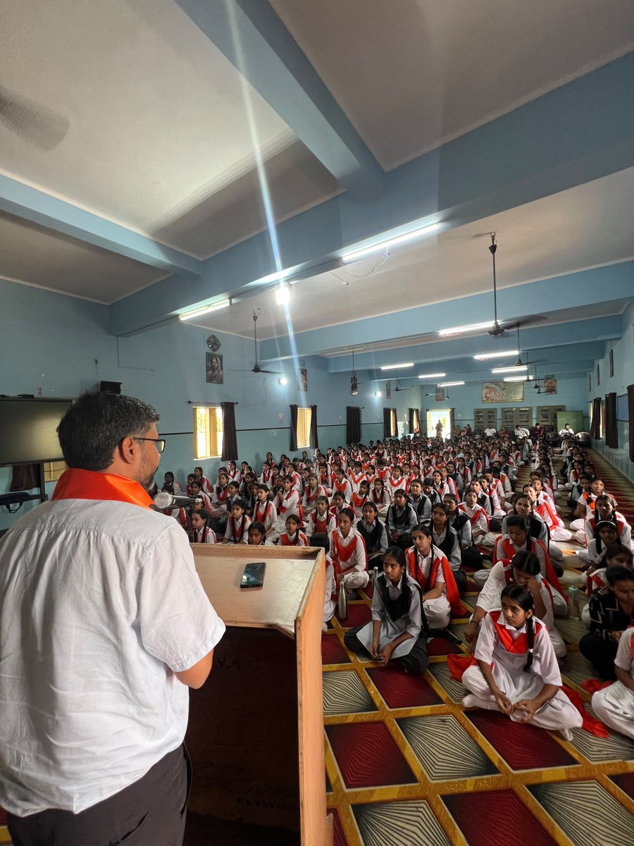DrdharmendraJat's tweet photo. विश्व के सबसे बड़े छात्र संगठन अखिल भारतीय विद्यार्थी परिषद के 78 वें स्थापना दिवस, राष्ट्रीय विद्यार्थी दिवस के उपलक्ष्य में संगोष्ठी कार्यक्रम के निमित्त सुजानगढ़ प्रवास रहा | कार्यक्रम में विभाग छात्रा प्रमुख बहन रमा शेखावत, जिला संयोजक मित्र जयसिंह राठौड़ उपस्थित रहे #ABVP❤️ https://t.co/wDmPnNKDNM