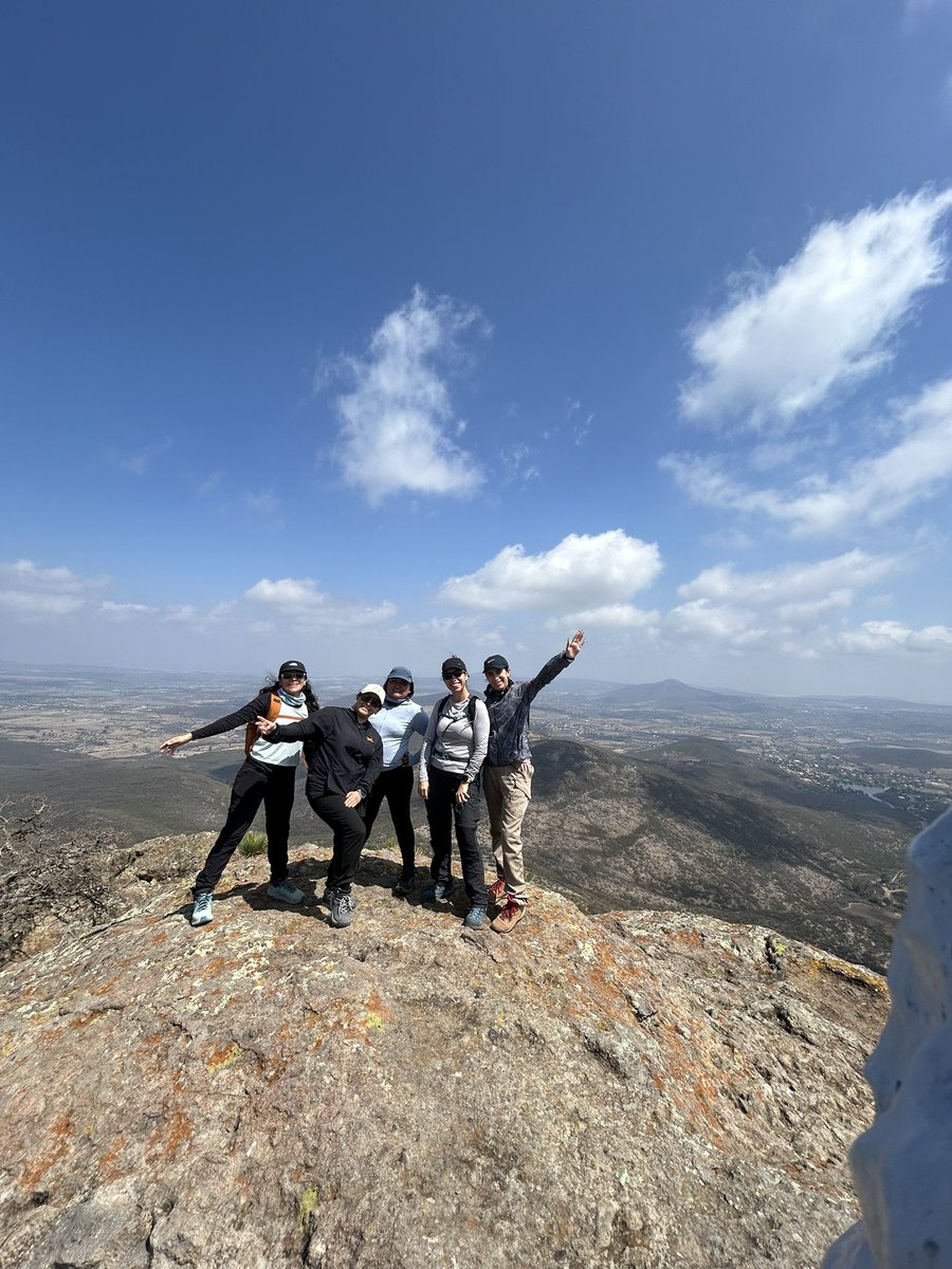 SusanaRubio's tweet photo. ¿Quieres hacer hiking en Querétaro pero no sabes por dónde empezar? 🏔️👣
En “Montaña para Todas” te acompañamos con seguridad y orientación en cada ruta. No importa si eres principiante o avanzada, ¡únete a nuestra red!

Info por DM. 🥾🌿 #Senderismo #Querétaro #Montañismo https://t.co/392PKGtsAX