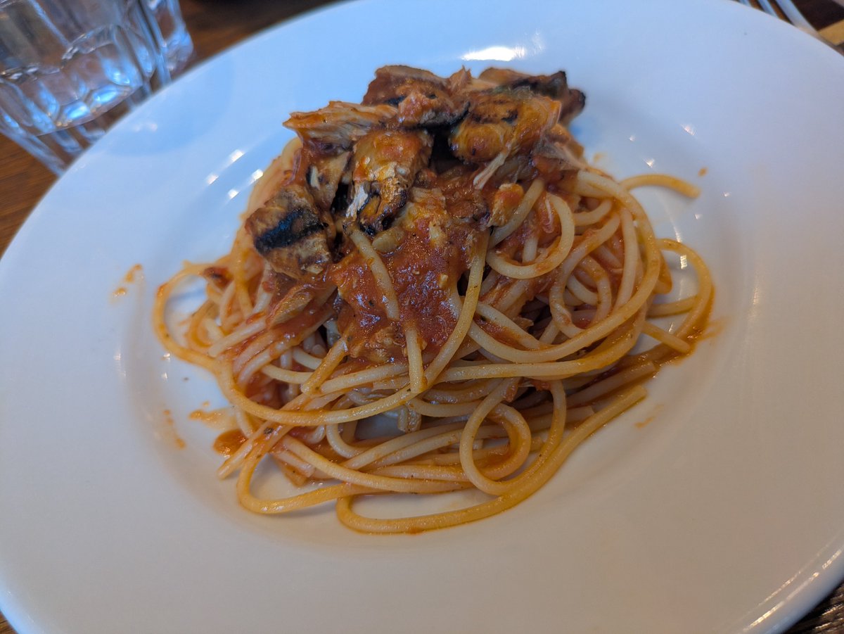 meqqe_official's tweet photo. 今日はおすすめのイタリアンランチのお店をご紹介します🍴💁‍♀️

【PESCHERIA】
https://t.co/e5iJXhmPN9
三軒茶屋にお店を構える、魚介を主軸にしたイタリアンレストラン。
イタリア語で“お魚屋さん”を意味する店名の通り、魚介を使った絶品料理が自慢です🇮🇹

こちらのお店、ランチも大人気！
平日は、気分やお好みに合わせて、前菜やスープ、サラダを追加して自分好みのセットにカスタムできちゃいます🥗
食後のデザートのオーダーもおすすめで、贅沢なランチタイムを締めくくるのにぴったりです🍰

美味しいイタリアンランチが食べたくなったら、ぜひ足を運んでみてね✨✨

#三軒茶屋 #イタリアン #PESCHERIA #ペスケリア