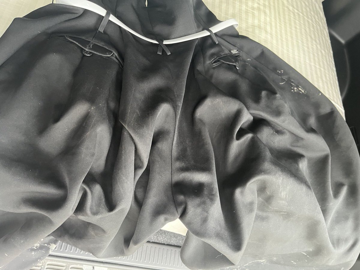 youheibookmark2's tweet photo. 少し前に、ヤンキーズ3の撮影で使ったらボンタン（ワタリ80）を販売していましたが、そちらがキャンセルになりそうなので、再度募集します！
あえて撮影時のままにしていましたが，ご希望なら水洗いしてお渡しします。汚れを落とした方が、黒光りしますのでw
Mサイズでテカリ使用感◎60,000円DMにて。 https://t.co/SKIl0Bifxl