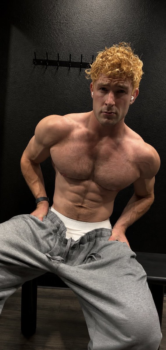 OopsItsClark's tweet photo. Who wants to sit on his lap? https://t.co/QZzyx9aM2d