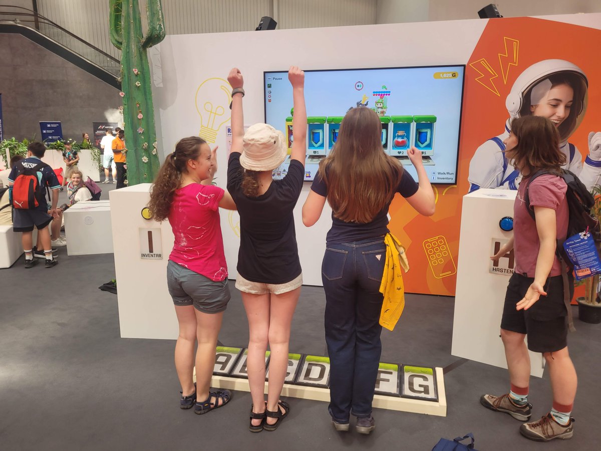 turtlecream's tweet photo. Just received some photos from Germany! Hope everyone had a great time at @ideenexpo. It was a pleasure to introduce RP7 to so many people. Huge thanks to @creative_gaming for building and showcasing the amazing pedal controller! 🎰 https://t.co/tFE7azQvZz