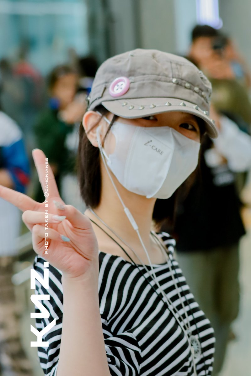 canonianss's tweet photo. Safe flight @Kimmy_JKT48 

#JKT48AirportFashion https://t.co/bn062sbJsl