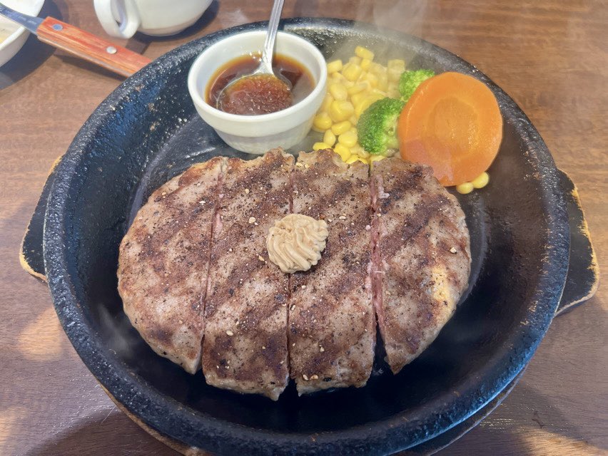 tooooo000's tweet photo. いきなりステーキ

ワイルドハンバーグの300g https://t.co/yrcwskeU8f