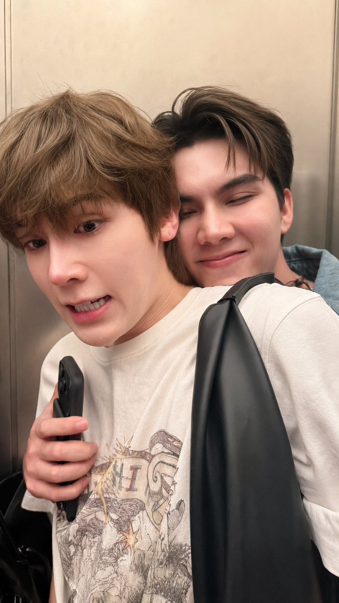 sakura_misurugi's tweet photo. If they're in elevator there's a 99% chance Fort is attached to Peat 😏🤭 

#FortPeat #FortFTS #Peatwasu #BabyFeat https://t.co/66r7G5LzsF