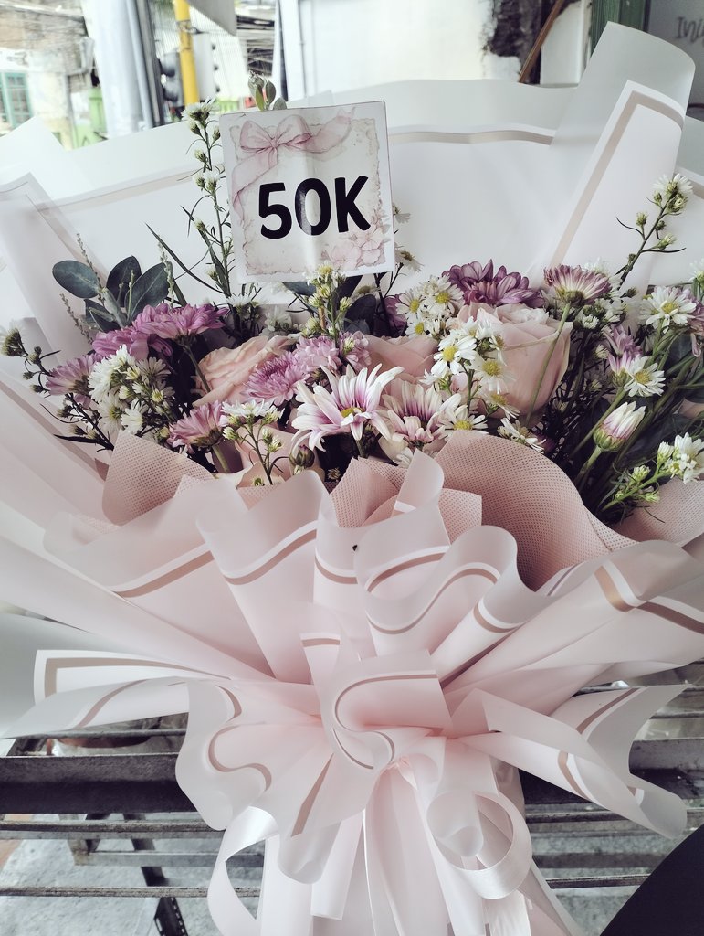 RInad_7311's tweet photo. Buket bunga dan snack harga segini kemahalan ga ya?? untuk deket deket UB UM ITN ? https://t.co/bBpaGlt9lQ