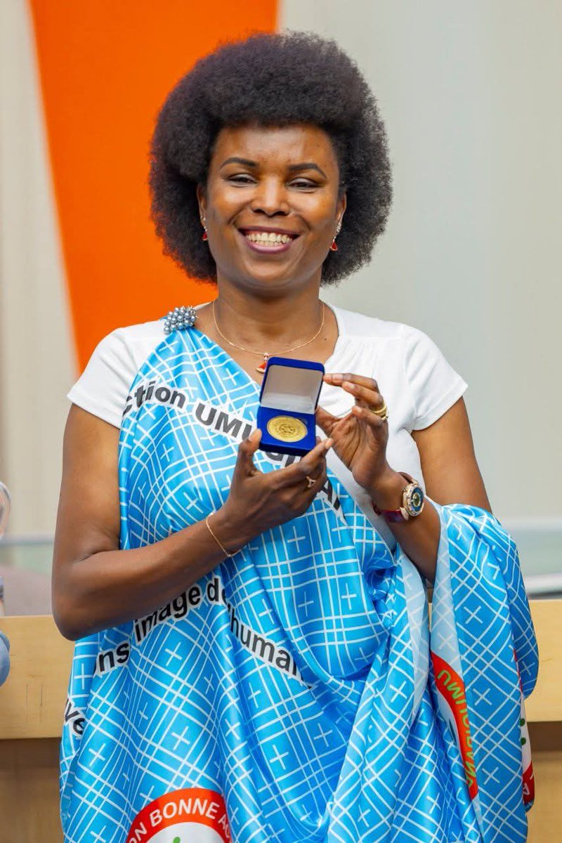 JepscoFbb's tweet photo. La @Fondation_Batatu_beza du programme @JEPSCO accorde une félicitation chaleureuse envers S.E @BurundiFirstLady et la @Fondation_umugiraneza pour l'obtention du prix des nations unis pour la population 2026. Son dévouement en matière du bien être familial est irréprochable https://t.co/xgsJkSPtSM