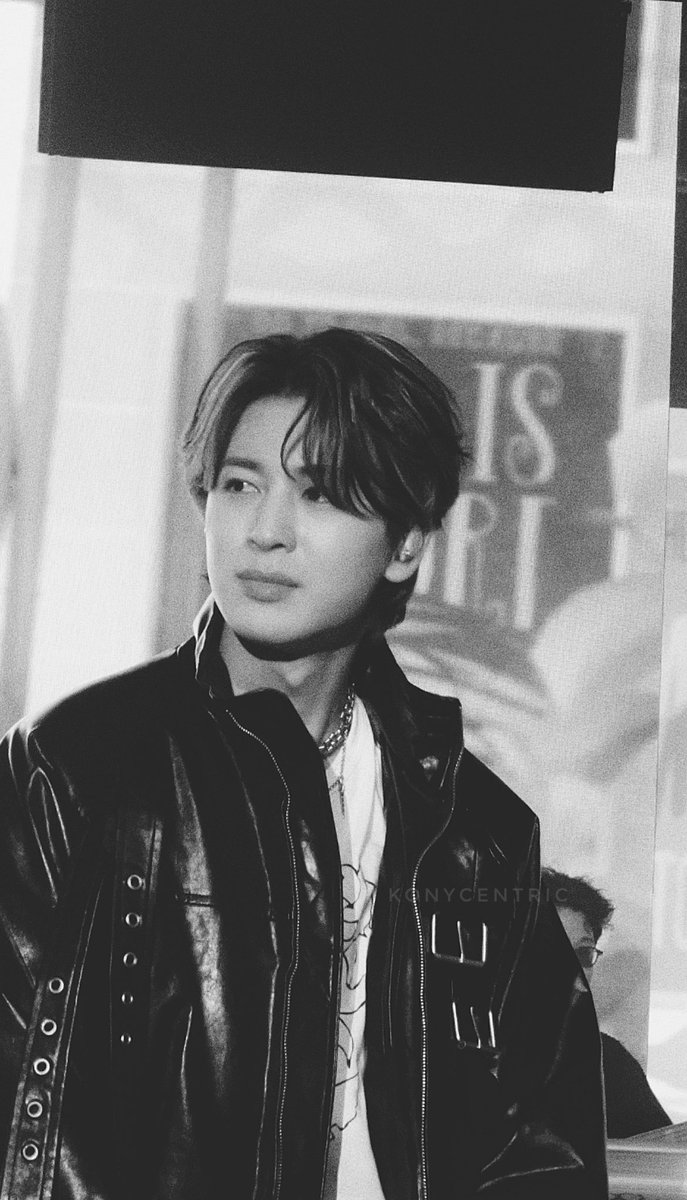 konycentric's tweet photo. it's not his fave side of his face pero mapapa-ikaw na nga ang hinahanap ng puso~ 💞 #yunhyeong #송윤형 https://t.co/YdWeA4AiEU