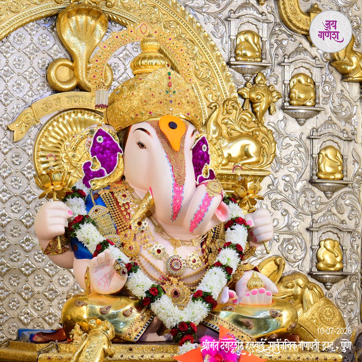 DagdushethG's tweet photo. 🌸।। ओम श्री परमसुंदराय नमः ।।🌸
🌻राम कृष्ण हरी🌻
.
.
.
.
.
.
.
.
.
#shrimant #dagdusheth #shrimantdagdushethhalwaiganpati #bappamorya #bappa https://t.co/DpdHnjBsoY