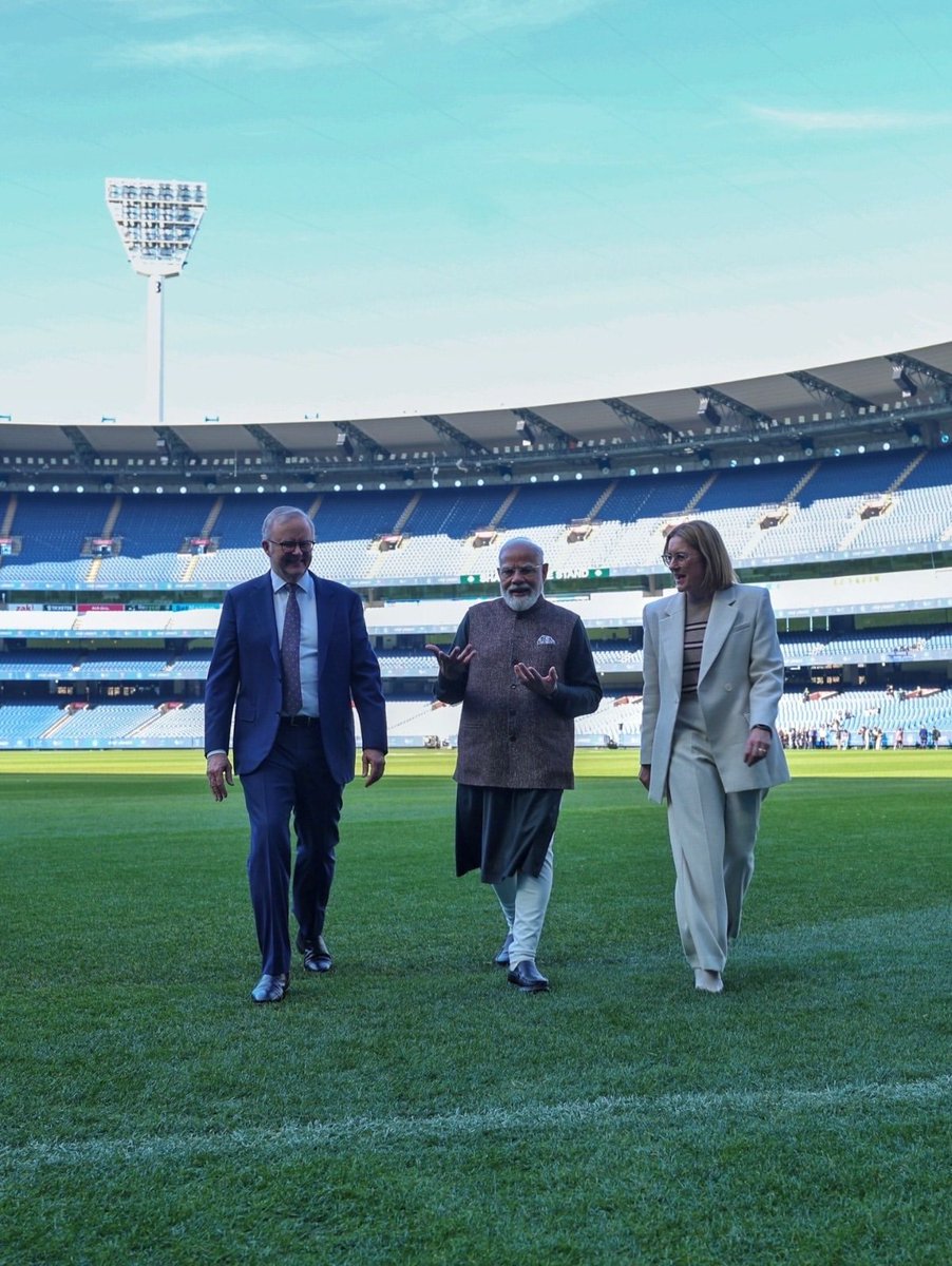 risinisi's tweet photo. 1
Glimpses from the Melbourne Cricket Ground. Sport is a key pillar of the India-Australia friendship. 🇮🇳 🇦🇺 https://t.co/7yymTISsjX