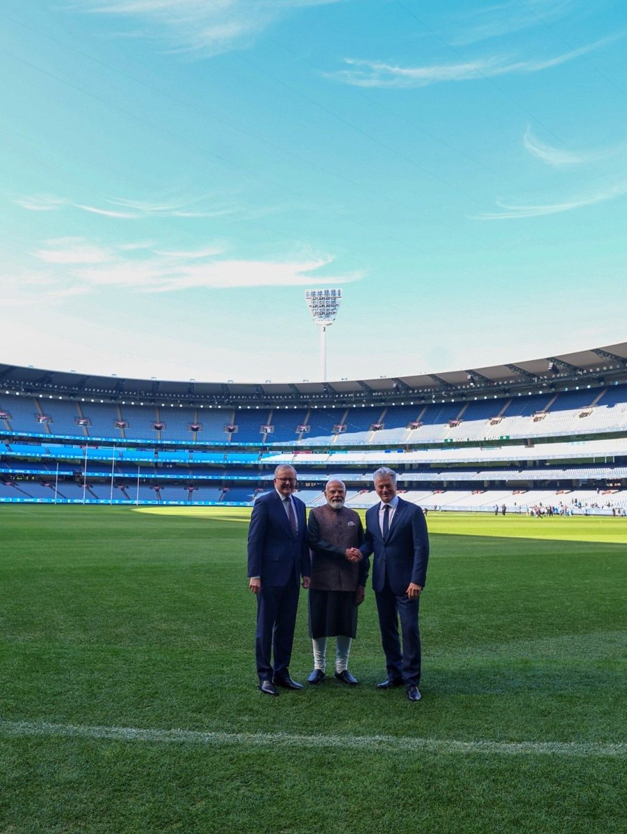 risinisi's tweet photo. 1
Glimpses from the Melbourne Cricket Ground. Sport is a key pillar of the India-Australia friendship. 🇮🇳 🇦🇺 https://t.co/7yymTISsjX