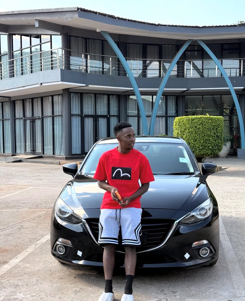 AlipoAndrewsII's tweet photo. Patrick Mwaungulu goes live with KBG to share his inspiring From Grass to Grace journey. Partnership and sponsorship opportunities are now open for brands looking to gain visibility. 🫡

Sponsored by: Noble Minds, Za Nyimbo, Digital Technologies &amp; Game Impressions. 👏🏾 https://t.co/BZkgusCkV8