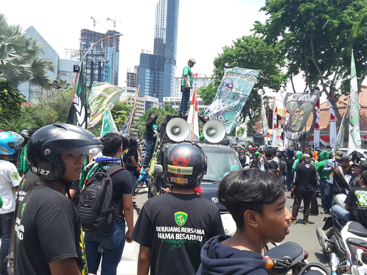 arsenalskitchen's tweet photo. Innalillahi wa inna ilaihi raji'un.

Siang ini mendapat kabar duka dari teman-teman Bonek. Mas Andie Peci meninggal dunia pada Jumat, 10 Juli 2026, pukul 11:20 siang.

Semoga amal ibadah dan perjuangan Mas Andie menjadi jalan terindah menuju surga. Sugeng tindak, Mas Andie 😢 https://t.co/HuBLZXElW8