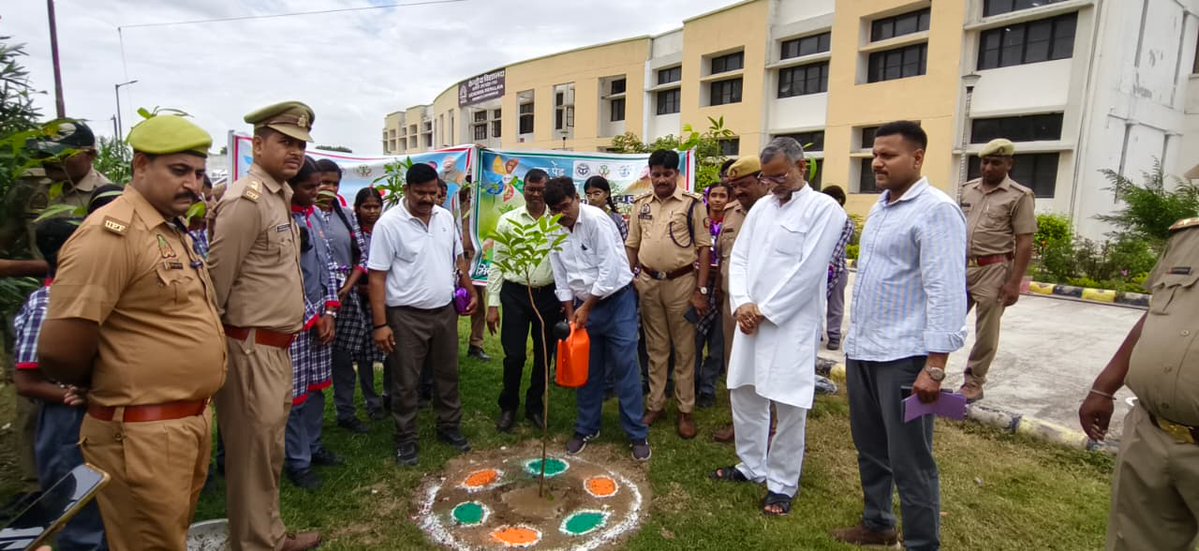 KShrawasti's tweet photo. पीएम श्री केंद्रीय विद्यालय, श्रावस्ती में दिनांक 7 जुलाई 2026 को "एक पेड़ माँ के नाम" अभियान के अंतर्गत वन महोत्सव का उत्साहपूर्वक आयोजन किया गया। । https://t.co/sPwoyGErVM