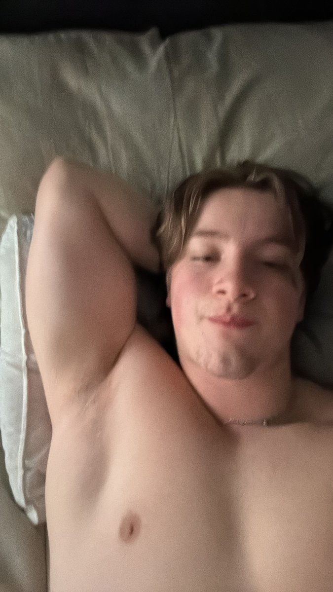 higgynn's tweet photo. oh nooo i'm so high pls don't take advantage of me #biceps #bi #femdom #bottom #submissive https://t.co/mGFmUJLvk5