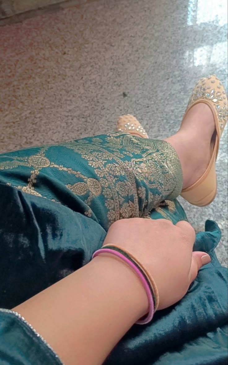 an_ankita_'s tweet photo. #GoodMorning #goodgirl #MorningVibe #MorningRoutine #hijablovers #hijabfashion #hijabigirl #hijab #mnwo #jumma #muslimsupremacy #Fridaypreyer #FridayVibes #Friday #jumma #JummaMubarak #assalamu__alaikum____ #assalamu___alaikum___ #Chai #MorningVibes https://t.co/3bh8qhBV0d