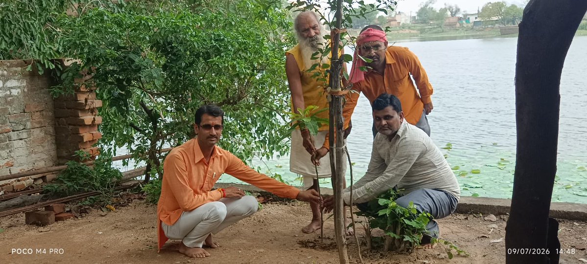 vhpmahakaushal's tweet photo. विश्व हिंदू परिषद महाकौशल प्रांत के लवकुशनगर जिले में किया गया वृक्षारोपण।

विश्व हिंदू परिषद महाकौशल प्रांत के लवकुशनगर जिले के गौरिहार प्रखंड में, बजरंग दल के द्वारा चलाए जा रहे सेवा सप्ताह कार्यक्रम के अंतर्गत वृक्षारोपण किया गया।
@vhpmahakaushal https://t.co/sFJgkf8egC