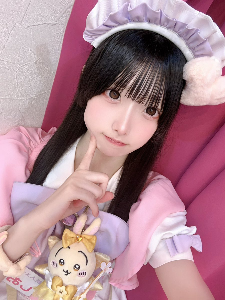 しおりちゃん♡ しおりちゃんお給仕中です🎀