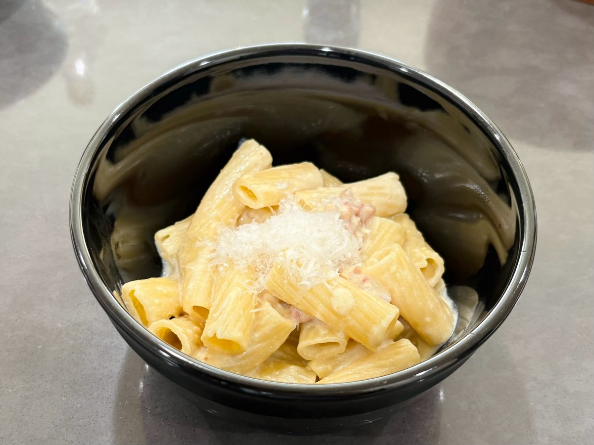 Mick_Lee_'s tweet photo. 7/9/26  

Carbonara made of rigatoni, pancetta, Parmigiano Reggiano, and egg.

#cooking #pasta #carbonara https://t.co/fpWciIPrQL